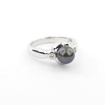 18ct white gold black pearl and diamond set ring
