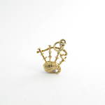 9ct yellow gold bagpipes charm
