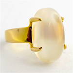 14ct yellow gold moonstone ring