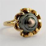 18ct yellow gold NEW black pearl ring