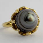 18ct yellow gold NEW black pearl ring