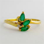 14ct yellow gold natural emerald and diamond leaf style ring