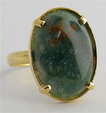 Lady's 18ct yellow gold moss agate stone ring