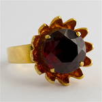 9ct yellow gold and garnet 'flower design' dress ring