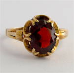 9ct yellow gold garnet set dress ring