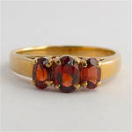 9ct yellow gold garnet set ring