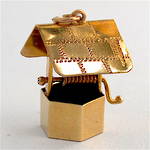 9ct yellow gold Well charm