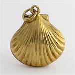 9ct yellow gold oyster and pearl charm