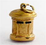 9ct yellow gold postbox charm