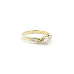 18ct yellow gold diamond solitaire with shoulder diamonds set ring