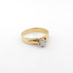 18ct yellow gold/platinum diamond solitaire ring