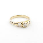 18ct yellow gold multi-diamond solitaire ring