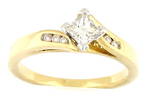 18ct yellow gold solitaire with 6 x diamond shoulders